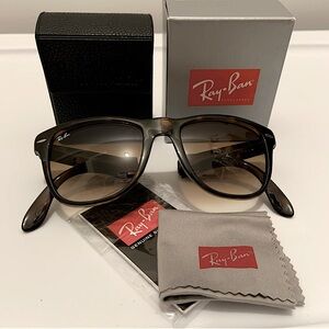 New Ray-Ban Folding Wayfarer Sunglasses